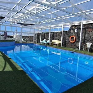 Villa Life, Guime